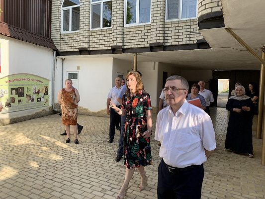 Юрий Левицкий посетил Буйнакский районный центр развития одаренности 